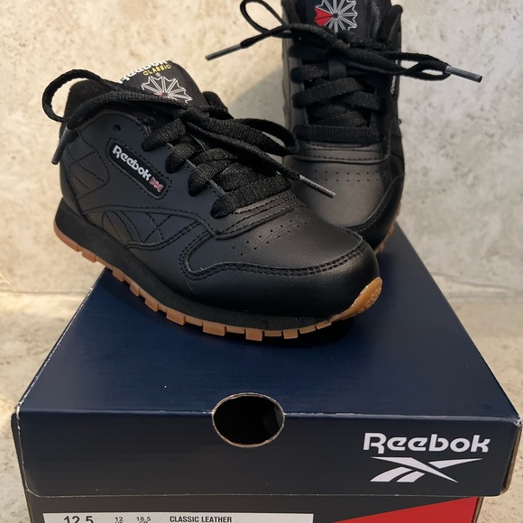 Little girl Reebok black Classic Leather kids running shoes size 12.5 - Picture 2 of 6